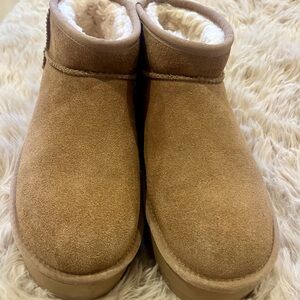 UGG Classic Ultra Mini Platform Boots - Chestnut - Women’s Size 10